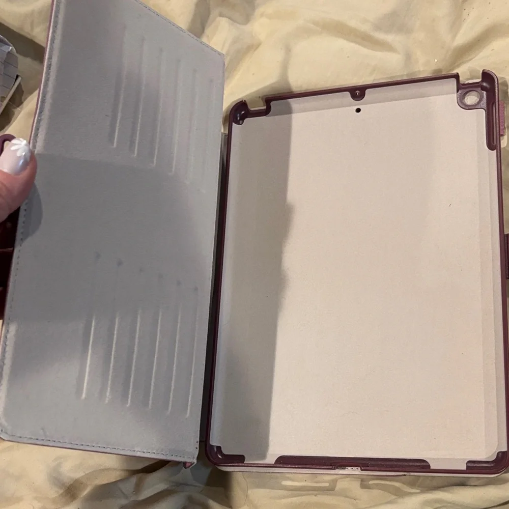 NWT Speck Balance Folio for iPad 10.9